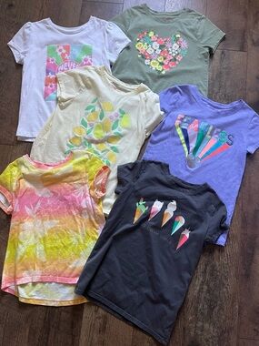 Bundle of 6 Girls' Short Sleeve Graphic Tee size medium 7/8‎